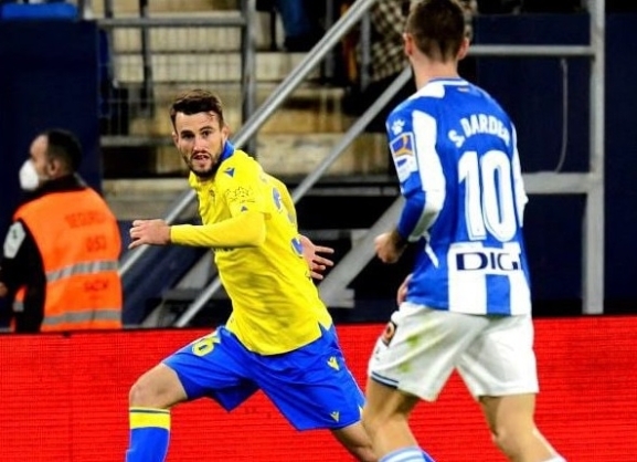Raúl Parra, ex del Guijuelo, debuta en Primera División con el Cádiz