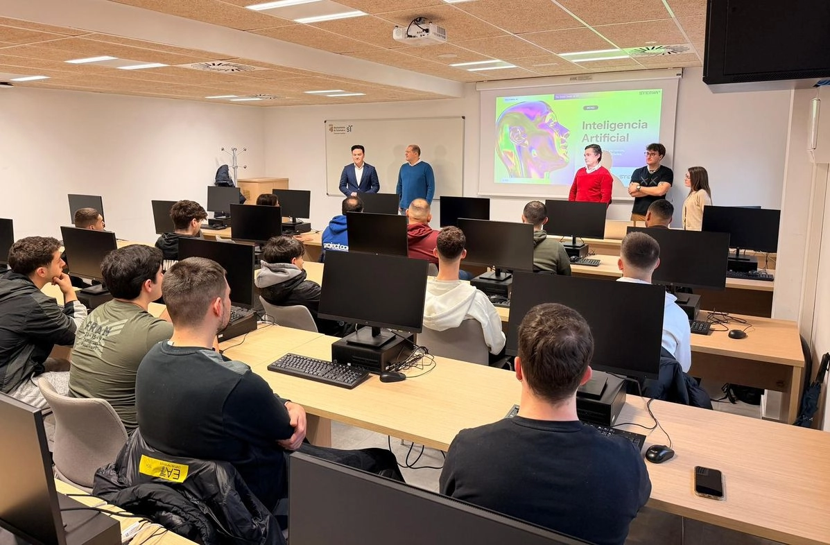 Más de 280 estudiantes salmantinos aprenden a crear agentes de Inteligencia Artificial en el Centro Tormes+