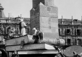 Una falla valenciana en la Plaza