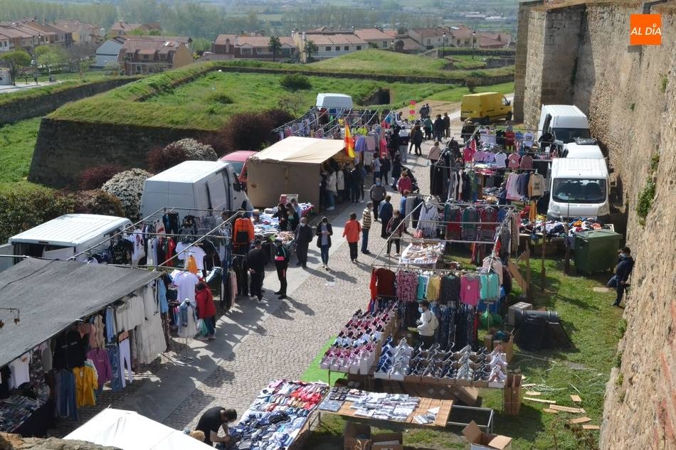 Los vendedores del mercadillo comunican su intención de instalarse el sábado
