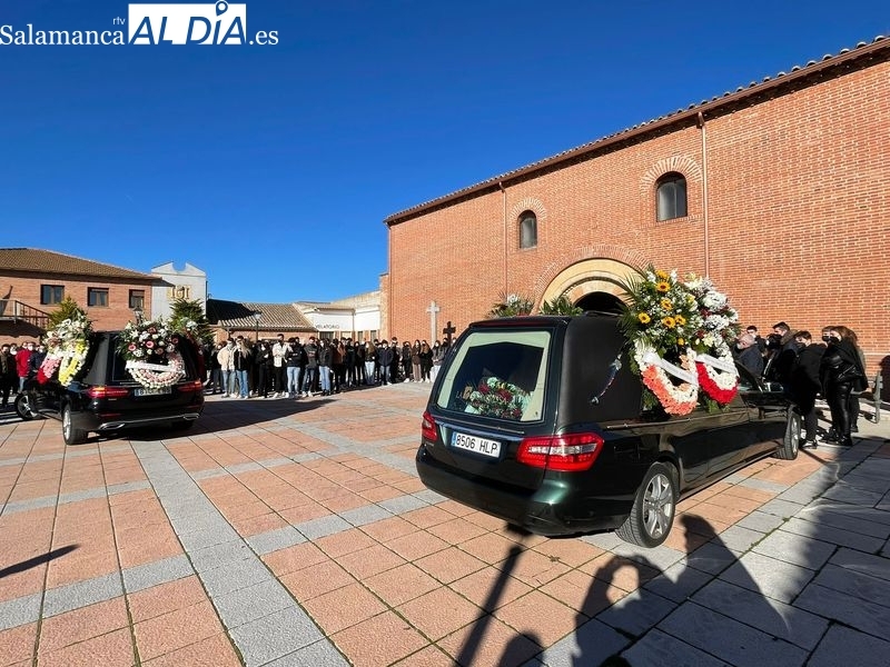El obispo envía un emotivo mensaje en el funeral por el joven Iván Díaz