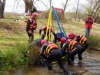 Foto 2 - Los Bomberos realizan un curso de formación con el río como escenario