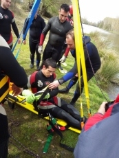 Foto 6 - Los Bomberos realizan un curso de formación con el río como escenario