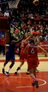 Foto 2 - Perfumer&iacute;as Avenida pierde la Liga en el segundo partido (62-59)