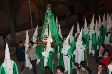 Foto 3 - Los Cofradía de la Cruz y del Amor camina al paso de la Esperanza