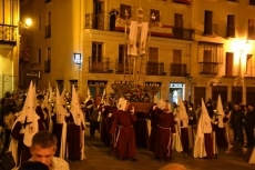 Foto 4 - Un apagón sorprende a la Cofradía de La Cruz en plena procesión