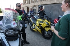 Foto 3 - Luchar contra el cáncer desde encima de una moto 