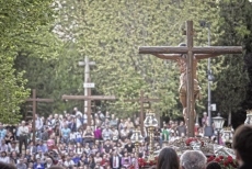 Foto 5 - La nazarena cofradía de los ‘comerciantes’ exhibe con orgullo su Cristo de la Agonía
