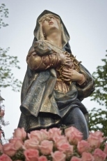 Foto 3 - La nazarena cofradía de los ‘comerciantes’ exhibe con orgullo su Cristo de la Agonía