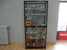 Vitrina 4 con diferentes modelos FOTO: Raúl Hernández