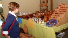 Foto 4 - La Feria de Alfarería discurre ‘tranquila’, aunque sin pausa