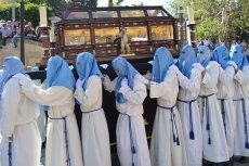 Foto 5 - La Vera Cruz salva en solitario el Santo Entierro al desfilar las cofradías por separado