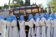 Foto 4 - La Vera Cruz salva en solitario el Santo Entierro al desfilar las cofradías por separado