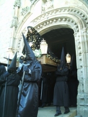 Foto 3 - Silencio, respeto y tradición en la procesión de La Carrera
