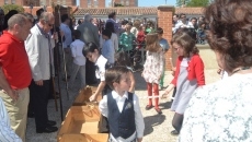 Foto 4 - Vecinos y turistas se suman a la tradicional cita con la vela