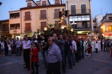 Foto 6 - El buen tiempo y el reclamo turístico abarrotan la procesión del Santo Entierro 