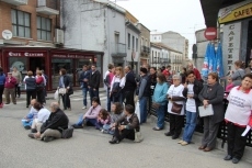 Foto 4 - Los vecinos de la zona de Brincones colapsan Vitigudino en protesta por la reducción de médicos