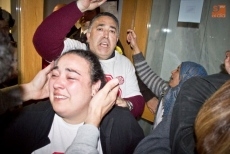 Foto 6 - Un encierro de Stop Desahucios logra la dación en pago para una familia de Santa Marta