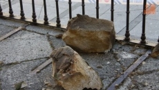 Foto 3 - Importante desprendimiento de una cornisa en la iglesia de San Juan de la Cruz 