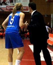 Foto 4 - Perfumer&iacute;as Avenida pierde la Liga en el segundo partido (62-59)