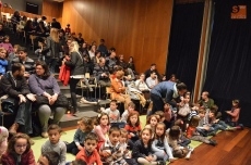 Foto 3 - El teatro infantil de Zanguango llena la Torrente Ballester