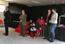 Foto 4 - Claveles rojos y blancos para homenajear a los mayores