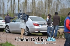 Foto 5 - El Águeda sigue bajando de nivel en medio de una enorme expectación