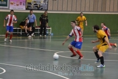 Foto 6 - El III Senior cambia de imagen frente al Bembibre sobre una pista de patinaje (2-4)