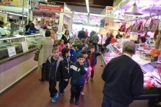 Foto 3 - Alumnos del Colegio San Francisco visitan los mercados de la ciudad