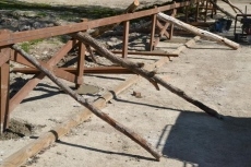 Foto 5 - 1Foto: Recolocada la valla del parking de La Pesquera