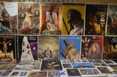 Foto 6 - El Centro de Mayores acoge una muestra de carteles e imágenes de Semana Santa