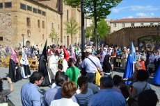 La Vera Cruz salva en solitario el Santo Entierro al desfilar las cofrad&iacute;as por separado