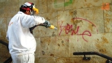 Foto 5 - La Plaza Mayor, escenario de las pruebas de eliminaci&oacute;n de pintadas