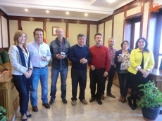 De I. a D Purificación Pozo, Emilio Farrás,José Moreta, Alejo Riñones, Pedro Manuel Esteban, Fernando y Ana Martín y Raquel González/FOTO: Raúl Hernández