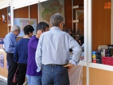Foto 6 - La Plaza Mayor se llena de historias con la Feria del Libro