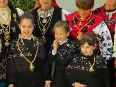 Foto 3 - El barrio de San Isidro celebra las fiestas de su patrón con bailes charros