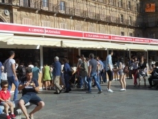 Foto 6 - El buen tiempo anima el ambiente en la Feria del Libro