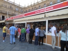 Foto 4 - El buen tiempo anima el ambiente en la Feria del Libro