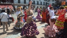 Foto 5 - Volantes, palmas y abanicos recibieron el día grande de la Feria de Abril