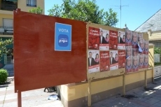 Foto 4 - Arrancados gran parte de los carteles electorales del PP
