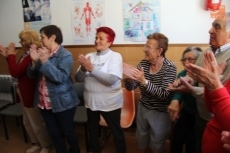 Foto 6 - Los vecinos de la zona de Brincones se despiden de su médico