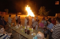 Foto 5 - Animado arranque de fiestas con la tradicional hoguera