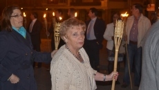 Foto 4 - Antorchas y fe iluminan el primer Via Lucis