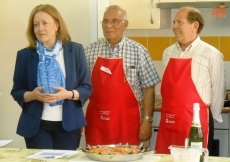 Foto 3 - El Ayuntamiento convierte en &lsquo;cocinillas&rsquo; a una docena de mayores