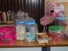 Foto 5 - El Colegio Siervas de San Jos&eacute; abre hasta el viernes su rastrillo solidario