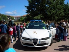 Foto 3 - La Guardia Civil se acerca a los escolares del colegio Liminares