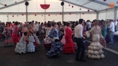 Volantes, palmas y abanicos recibieron el d&iacute;a grande de la Feria de Abril