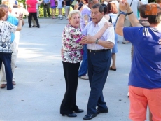 Los Bailes De Verano Para Personas Mayores Animan El Parque De Jesuitas ...