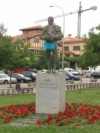 Foto 2 - Las estatuas de El Viti, Capea y Julio Robles amanecen "decoradas"