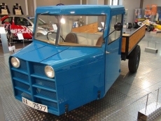 Foto 4 - Un tractor y una camioneta de tres ruedas de la marca Sava se incorporan al Museo de Automoción